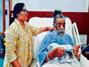 झारखंड मुख्यमंत्री हेमंत विशेष विमान से लौटे रांची, दिशोम गुरु के स्वास्थ्य को लेकर पहुंचे थे दिल्ली। 12 Jharkhand Chief Minister Hemant returned to Ranchi by special plane, had reached Delhi regarding the health of Dishom Guru.