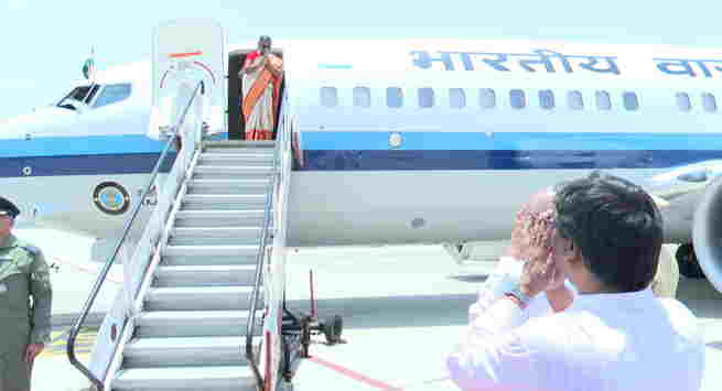 Ranchi News:-राष्ट्रपति द्रौपदी मुर्मू के तीन दिवसीय झारखण्ड दौरे  का आज समापन हुआ, रांची एयरपोर्ट से भरी दिल्ली के लिए उड़ान