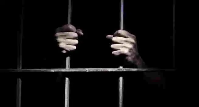 For not giving the tobacco, the criminals shot the driver and the helper, the driver was shot four times and the helper was shot twice, the criminals fled.