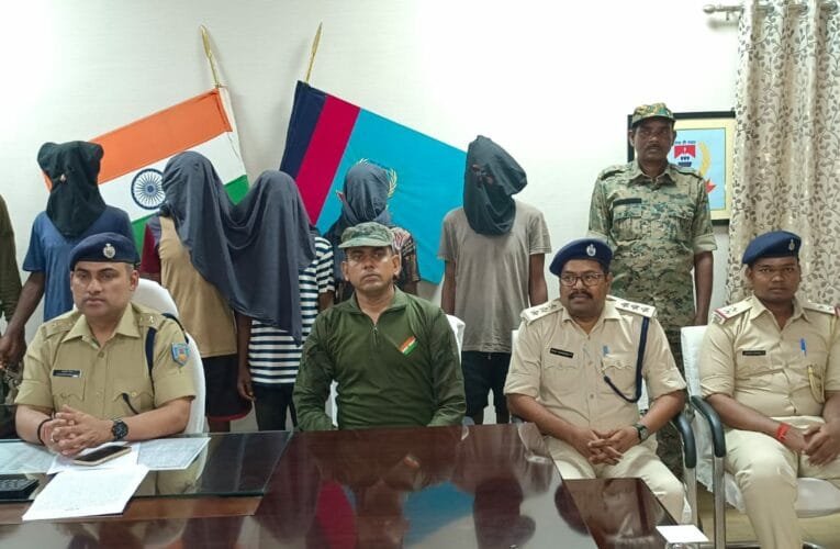 Naxal News : चाईबासा में 5 नक्सली गिरफ्तार