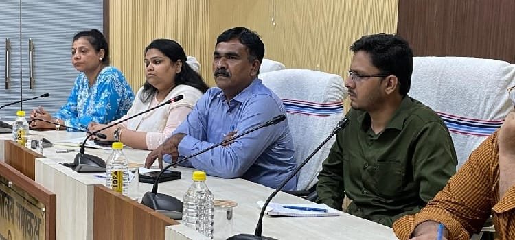 मुख्य निर्वाचन पदाधिकारी ने हजारीबाग का किया औचक दौरा IMG-20240801-WA0006