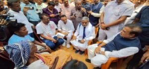 हवलदार हत्याकांड स्वर्गीय हवलदार के परिजनों से मिलने बेंगाबाद पहुंचे असम मुख्यमंत्री 2 IMG 20240817 WA0161