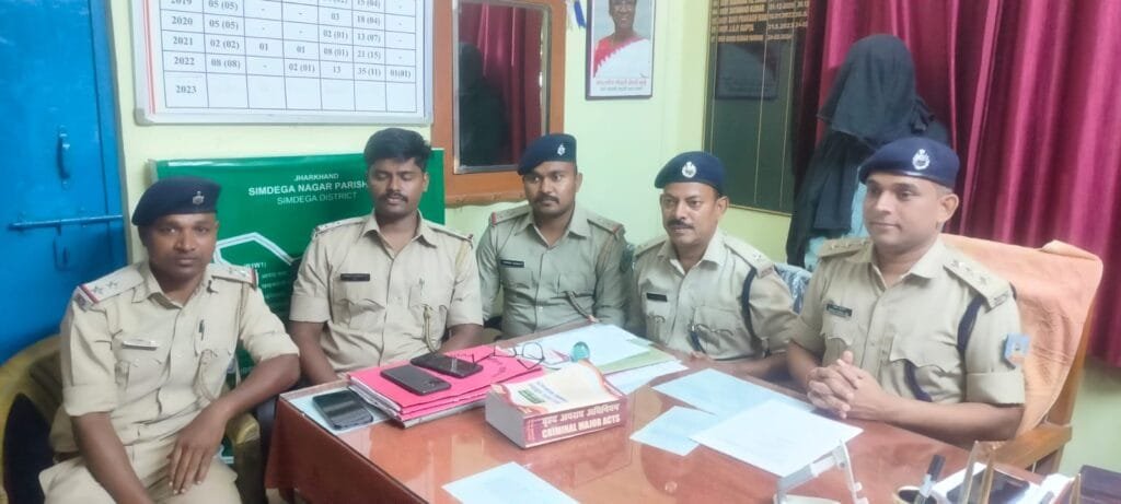 मोबाइल छिनतई मामले में एक अपराधी गिरफ्तार दो अन्य की तलाश जारी 1 IMG 20240818 WA0288 scaled