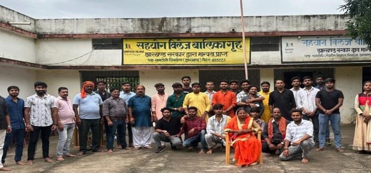 सिमडेगा बजरंग दल सदस्यों ने अनाथ बच्चों के साथ मनाया रक्षाबंधन त्यौहार