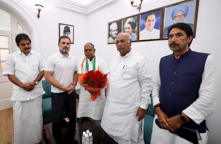 झारखण्ड कांग्रेस के प्रदेश अध्यक्ष केशव महतो ने दिल्ली मे कांग्रेस के अलाक़ामनो से की शिष्टाचार मुलाकात