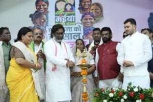 झारखण्ड की महिलाओं की गरिमा, मान-सम्मान और हक -अधिकार देने की दिशा में झारखंड मुख्यमंत्री मंईयां सम्मान योजना की शुरुआत 3 IMG 20240822 WA0106