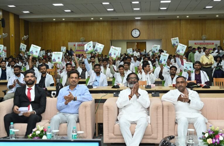 CHO के नियुक्ति पत्र वितरण समारोह में सम्मिलित हुए मुख्यमंत्री