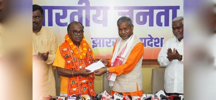 चम्पाई के बाद अब लोबिन हेम्ब्रम हुए BJP में शामिल 9 IMG 20240831 WA0003 1