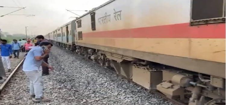 यूपी में एक बार फिर ट्रेन(train)हुई हादसे की शिकार 4 Screenshot 2024 08 17 11 58 12 706 com.google.android.googlequicksearchbox copy 750x350 1