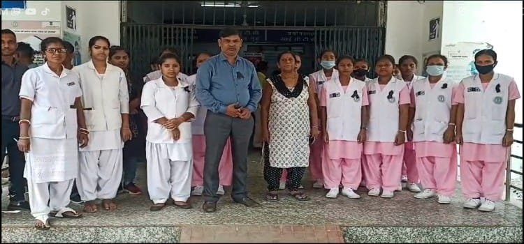 सरायकेला में मेडिकल स्टाफ ने किया हड़ताल, पश्चिम बंगाल की घटना पर आक्रोश जारी 3 Screenshot 2024 08 17 14 18 31 782 com.whatsapp