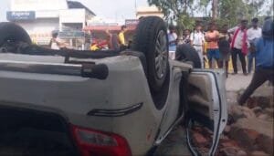 धनबाद मे अनियंत्रित होकर पलटी कार! 2 Screenshot 2024 08 22 16 20 24 905 com.whatsapp