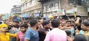 युवती से छेड़छाड़ मामले को लेकर लोगों में आक्रोश! धनबाद मुख्य मार्ग को किया जाम.. 8 Screenshot 2024 08 22 19 12 58 476 com.whatsapp