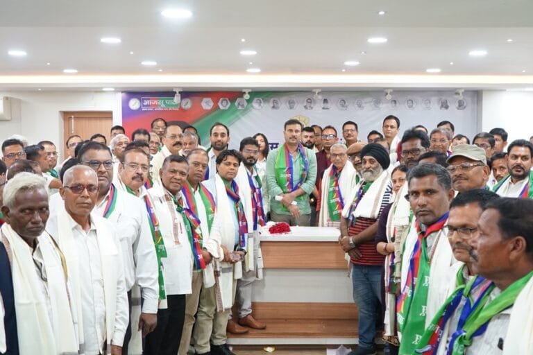 आजसू बुद्धिजीवी मंच का शपथ ग्रहण सह सम्मान समारोह सम्पन्न