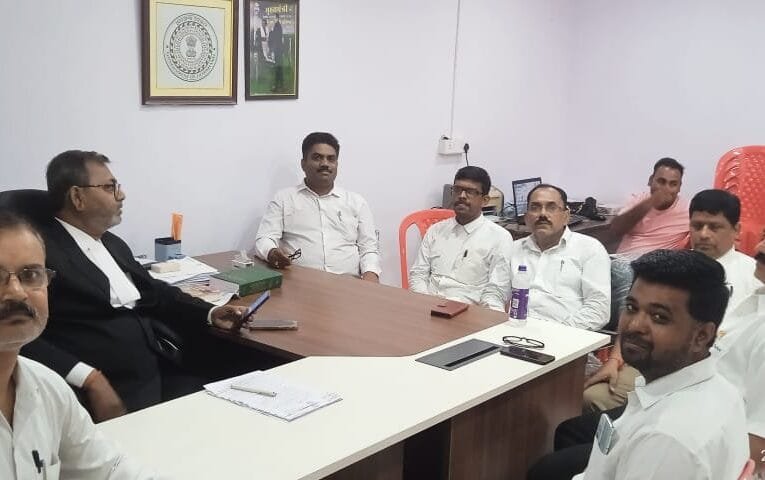 गढ़वा के अधिवक्ताओं ने झारखंड मुख्यमंत्री हेमंत सोरेन को किया धन्यवाद, अधिवक्ताओं ने मुख्यमंत्री के प्रति जताया आभार।