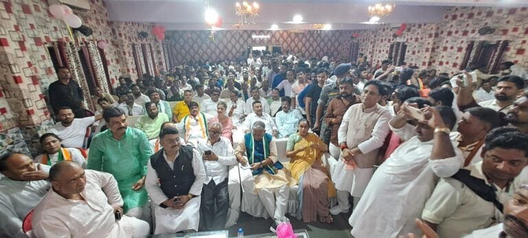 “संवाद आपके साथ” कार्यक्रम के तहत प्रदेश कांग्रेस अध्यक्ष केशव महतो कमलेश पहुंचे  धनबाद मे कांग्रेस नेताओं एवं कार्यकर्ताओं के साथ संवाद स्थापित संवाद आपके साथ” कार्यक्रम के तहत प्रदेश कांग्रेस अध्यक्ष केशव महतो कमलेश ने धनबाद मे कांग्रेस नेताओं एवं कार्यकर्ताओं के साथ किया संवाद