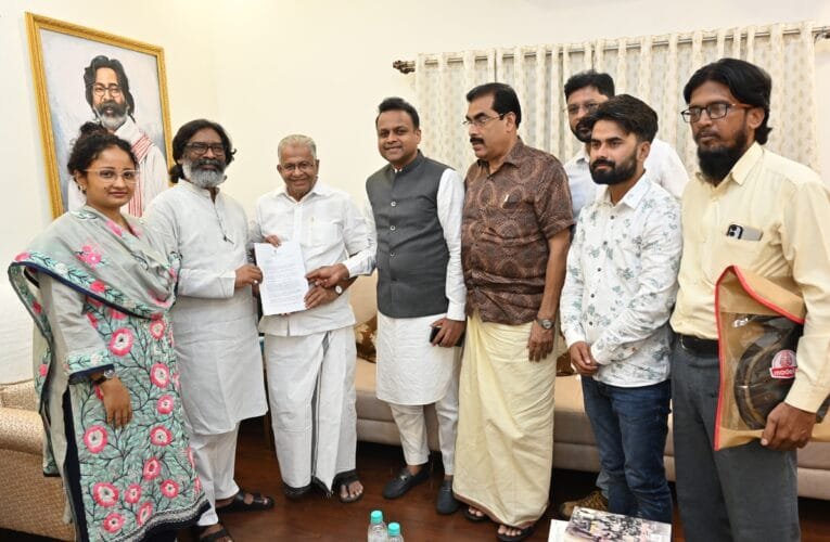 केरल के लोकसभा सांसद  ई०टी० मोहम्मद बसीर, राज्यसभा सांसद  हारिस बीरन एवं विधायक  मो० बसीर ने झारखंड मुख्यमंत्री हेमंत सोरेन से की मुलाकात।