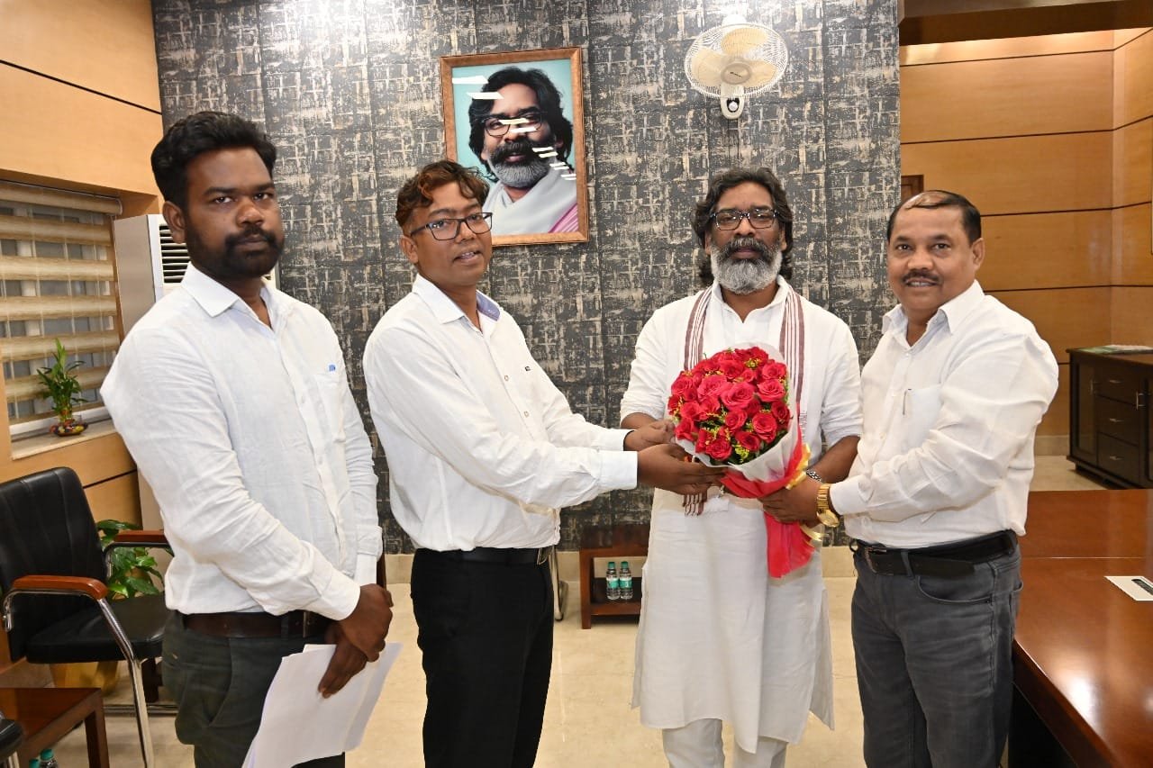 मुख्यमंत्री हेमन्त सोरेन से झारखण्ड सचिवालय सेवा संघ, राँची के प्रतिनिधिमंडल ने मुलाकात की 4 IMG 20240920 WA0048