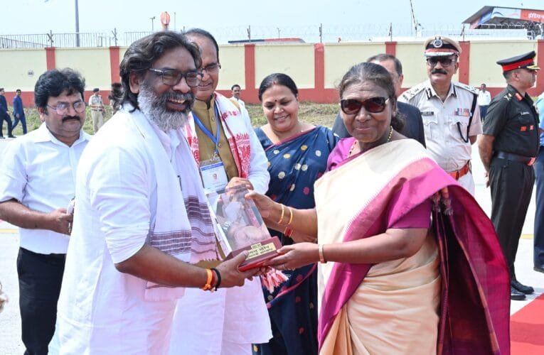 राष्ट्रपति द्रौपदी मुर्मू बिरसा मुंडा एयरपोर्ट से दिल्ली के लिए रवाना