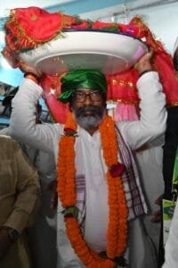 झारखण्ड मुख्यमंत्री हेमन्त सोरेन ने रांची के डोरंडा स्थित हजरत कुतुबुद्दीन रिसालदार शाह बाबा की मजार पर चादरपोशी कर राज्य की सुख, समृद्धि, उन्नति एवं अमन-चैन की कामना की। 4 IMG 20240920 WA0084