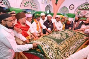 झारखण्ड मुख्यमंत्री हेमन्त सोरेन ने रांची के डोरंडा स्थित हजरत कुतुबुद्दीन रिसालदार शाह बाबा की मजार पर चादरपोशी कर राज्य की सुख, समृद्धि, उन्नति एवं अमन-चैन की कामना की। 6 IMG 20240920 WA0086