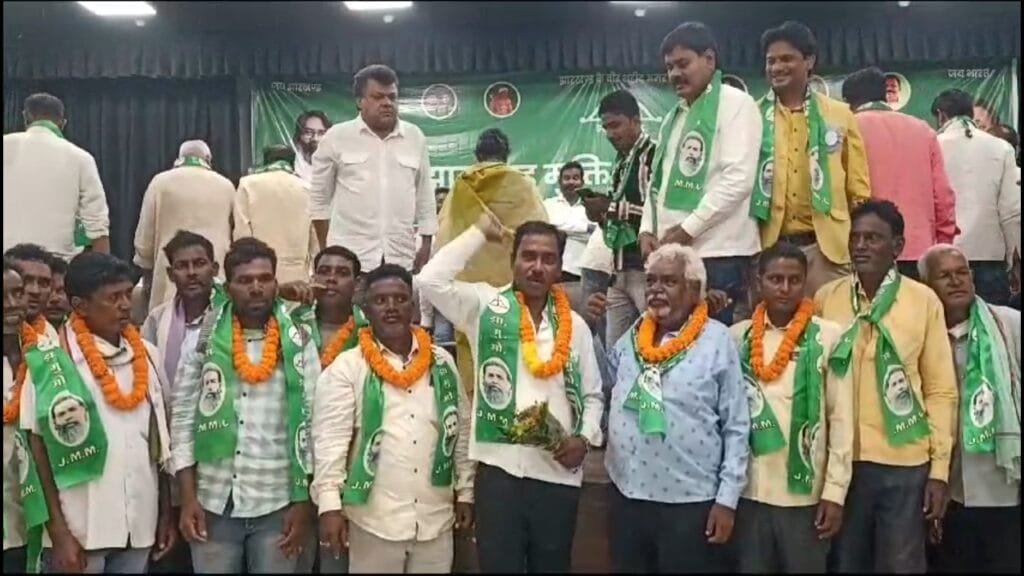 सरायकेला जिला में आयोजित जिला स्तरीय कार्यकर्ता सम्मेलन में पहुंचे कोल्हान के मंत्री सांसद और विधायक 9 Screenshot 2024 09 05 17 32 08 662 com.whatsapp scaled