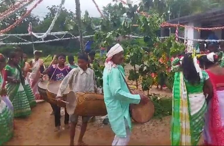 कोयलांचल व आस पास के ग्रामीण इलाके में झारखंडी संस्कृति का अमूल्य धरोहर करमा पर्व धूमधाम से मनाया गया 