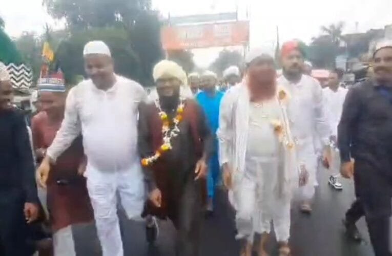 ईद मिलाद उन नबी के अवसर पर भव्य जुलूस का आयोजन हजारों की तादाद में लोग हुए शामिल