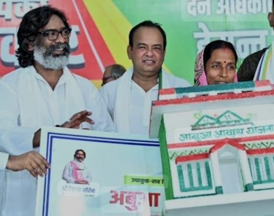 झारखंड के गरीबों को मिल रहा अबुआ आवास योजना का लाभ... 4 Ranchi DC released WhatsApp number, common people's problems will be solved through 'Abua Sathi'.