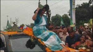 मंईयां सम्मान यात्रा मे सरायकेला पहुंची गांडेय विधायक कल्पना सोरेन, जगह- जगह हुआ भव्य स्वागत 5 Screenshot 2024 09 27 19 19 12 991 com.whatsapp copy 1280x720