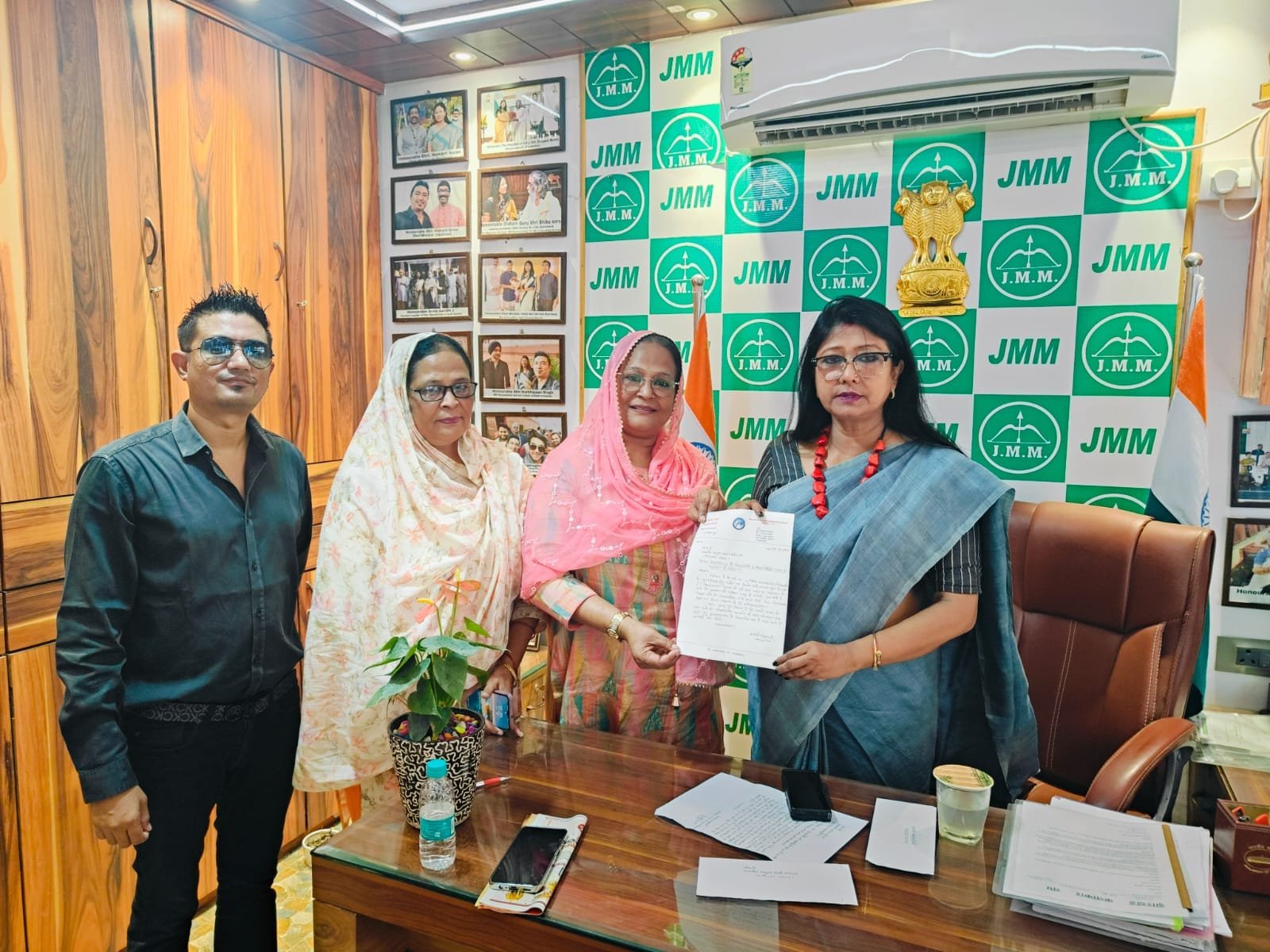 राजधानी रांची में जन समस्याओं को दूर करने का पहला जारी राज्यसभा सांसद महुआ मांझी ने उठाया कदम 4 IMG 20241005 WA0035