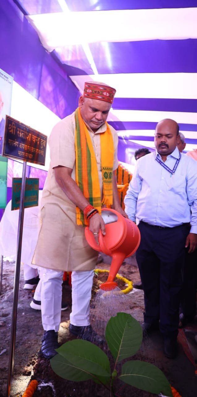 भारत सरकार के कोयला एवं खान राज्य मंत्री, श्री सतीश चंद्र दुबे ने सीसीएल के दो परियोजनाओं का किया शिलान्यास 5 IMG 20241006 WA0061