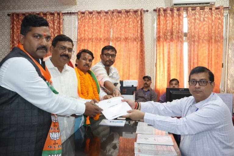सिमडेगा जिला के दोनों विधानसभा क्षेत्र के लिए कुल 34 प्रत्याशियों ने किया नॉमिनेशन।