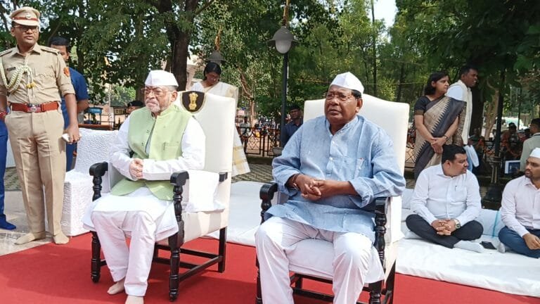 2 अक्टूबर के दिन देश के महान सपूत राष्ट्रपिता महात्मा गांधी का जयंती, राजधानी रांची में राज्यपाल संतोष कुमार गंगवार ने श्रद्धा सुमन की अर्पित 