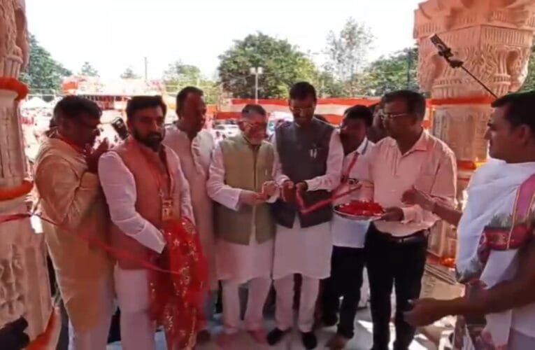 झारखंड राज्यपाल संतोष कुमार गंगवार ने दुर्गा पूजा पंडाल का किया उद्घाटन