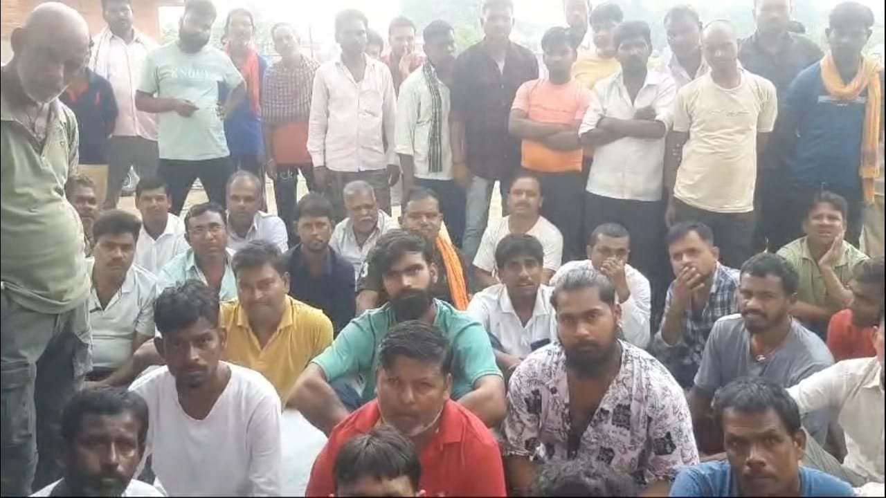 पारसनाथ स्टेशन में गाड़ी चालकों ने किया हड़ताल। 4 Screenshot 2024 10 08 17 50 11