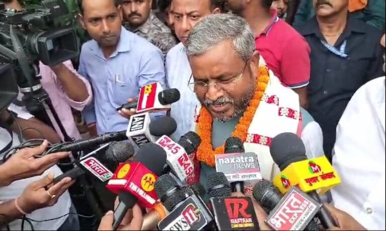 चुनाव प्रचार थमते ही पूर्व मुख्यमंत्री बाबूलाल मरांडी ने जनता से की अपील बढ़ चढ़कर मतदान में ले भाग, पहले मतदान फिर जलपान