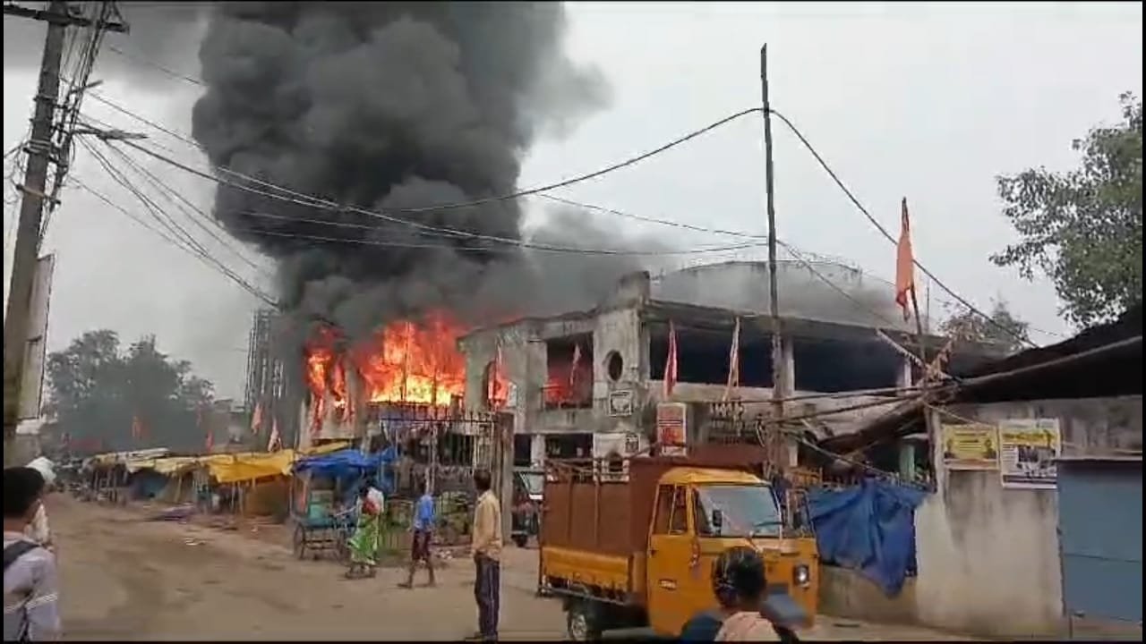 सुखदेव नगर थाना क्षेत्र स्थित सब्जी मंडी में लगी आग। 4 Screenshot 2024 10 16 11 46 07