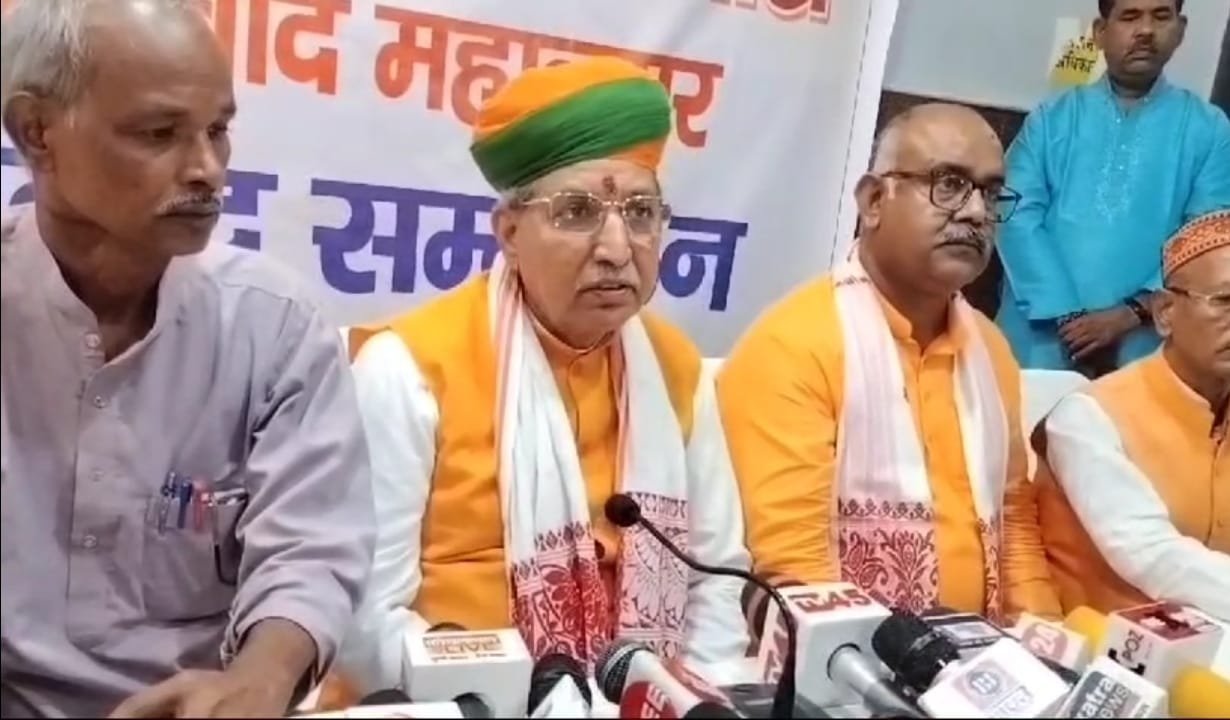 केंदीय कानून मंत्री अर्जुन राम मेघवाल पहुंचे धनबाद, राज्य सरकार पर जमकर साधन निशान। 1 Screenshot 2024 10 16 18 15 01