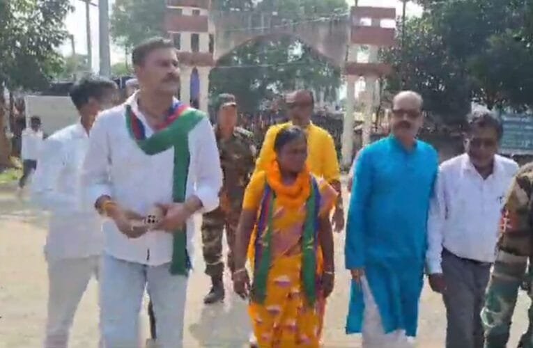 NDA उम्मीदवार यशोदा देवी ने भरा अपना नामांकन पर्चा