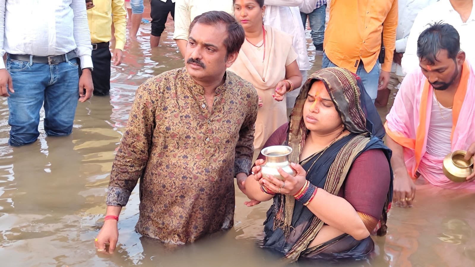 पलामू की एसपी रीष्मा रमेशन ने किया छठ पर्व का अर्घ्य अर्पण। 2 IMG 20241107 WA0099