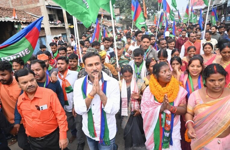 आजसू प्रदेश कार्यालय में  पार्टी सुप्रीमों सुदेश महतो के नेत्रत्व में  चुनाव मे हार की समीक्षा बैठक।