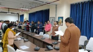 संविधान के प्रति निष्ठा और कर्तव्य परायणता की शपथ उपायुक्त, रांची वरुण रंजन ने संविधान के प्रति निष्ठा और कर्तव्य परायणता की दिलायी शपथ। 5 Oath of Allegiance and Devotion to the Constitution Deputy Commissioner