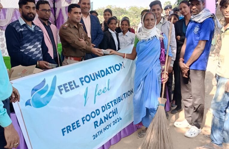 स्मार्ट वैल्यू संस्था ने पेश की अनोखी मिसाल, गरीबों को किया भोजन दान