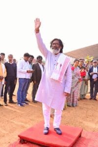 शहीद सोबरन सोरेन के 67वें शहादत दिवस पर झारखंड मुख्यमंत्री हेमंत सोरेन ने अर्पित की श्रद्धांजलि 7 IMG 20241127 WA0034