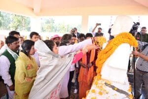 शहीद सोबरन सोरेन के 67वें शहादत दिवस पर झारखंड मुख्यमंत्री हेमंत सोरेन ने अर्पित की श्रद्धांजलि 10 IMG 20241127 WA0037