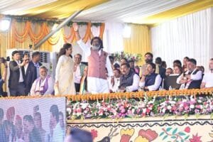 राज्य के 14वें मुख्यमंत्री के रूप में हेमंत सोरेन ने ली शपथ , राजधानी रांची के मोराबादी मैदान में सीएम हेमंत सोरेन का किया गया भव्य स्वागत। 7 IMG 20241128 WA0075