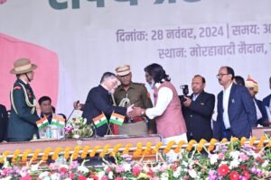 राज्य के 14वें मुख्यमंत्री के रूप में हेमंत सोरेन ने ली शपथ , राजधानी रांची के मोराबादी मैदान में सीएम हेमंत सोरेन का किया गया भव्य स्वागत। 8 IMG 20241128 WA0077