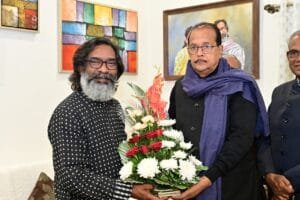 राज्य के विभिन्न जिलों से आए लोगों ने मुलाकात कर मुख्यमंत्री को दी बधाई एवं शुभकामनाएं। 11 IMG 20241130 WA0074