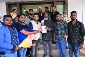 राज्य के विभिन्न जिलों से आए लोगों ने मुलाकात कर मुख्यमंत्री को दी बधाई एवं शुभकामनाएं। 6 IMG 20241130 WA0079