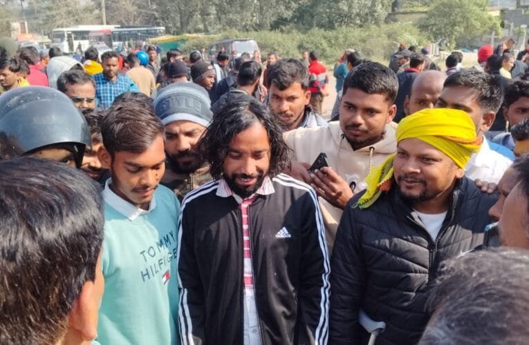 JSSC, कार्यालय का घेराव करने जा रहे छात्रों पर पुलिस ने किया लाठीचार्ज, हिरासत में लिए गए छात्र नेता देवेंद्र नाथ महतो।